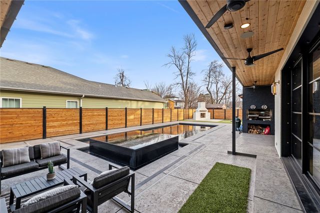 201 SW F Street, Bentonville, AR 72712