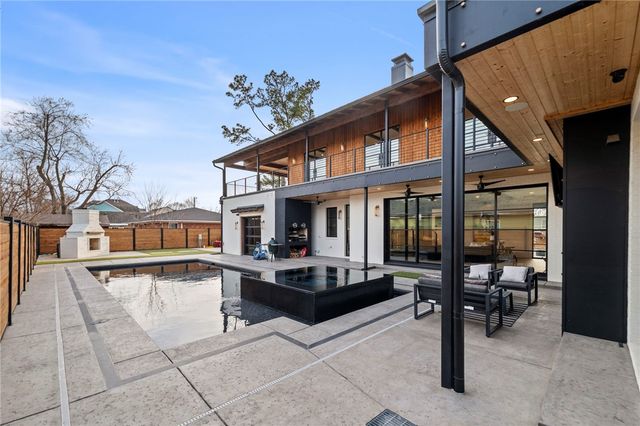 201 SW F Street, Bentonville, AR 72712