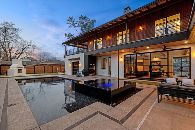 201 SW F Street, Bentonville, AR 72712