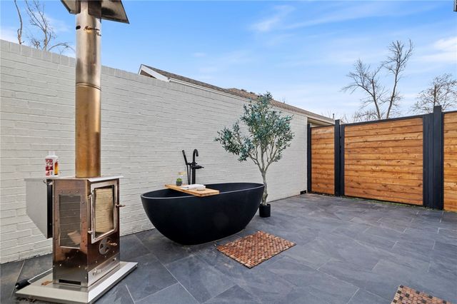 201 SW F Street, Bentonville, AR 72712