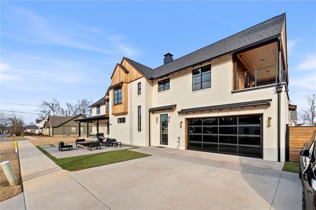 201 SW F Street, Bentonville, AR 72712