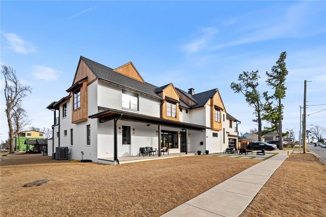 201 SW F Street, Bentonville, AR 72712