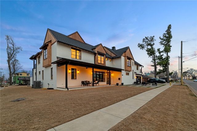 201 SW F Street, Bentonville, AR 72712