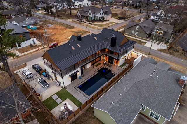 201 SW F Street, Bentonville, AR 72712