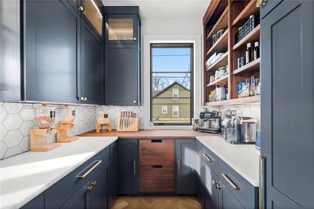 201 SW F Street, Bentonville, AR 72712