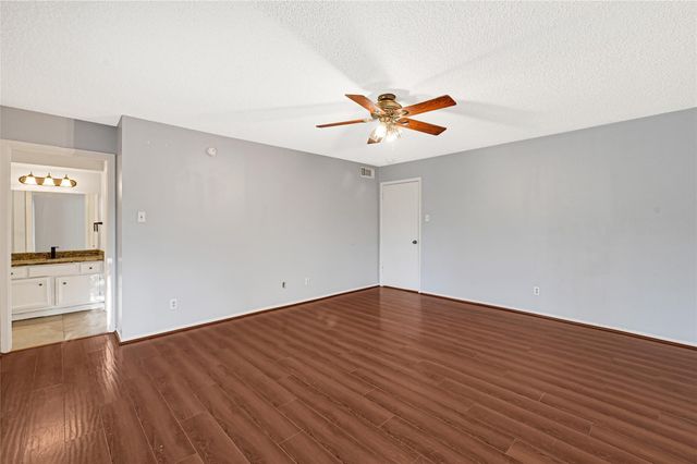 2106 White Feather Trail, Crosby, TX 77532