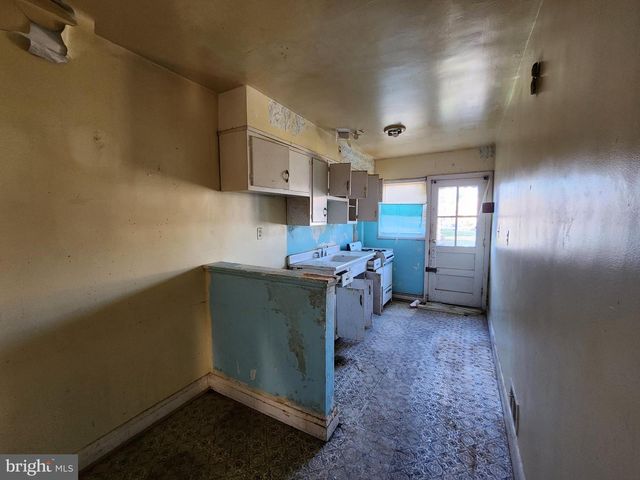 3821 STOKES DR, Baltimore, MD 21229