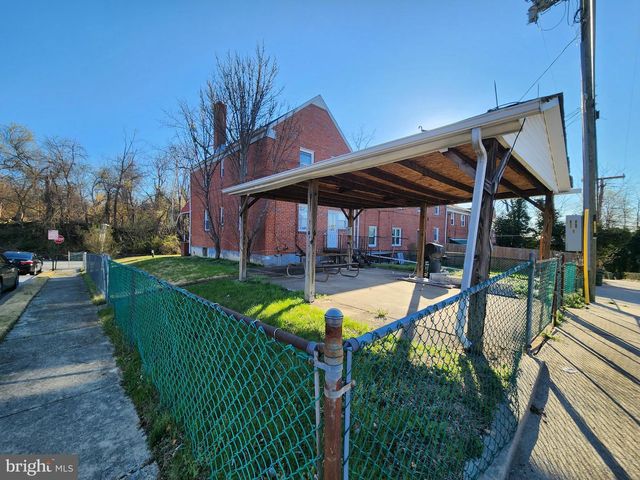 3821 STOKES DR, Baltimore, MD 21229