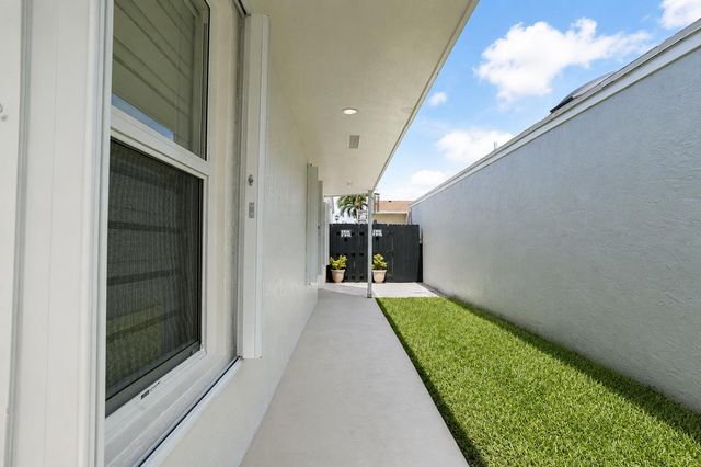 249 SW 159th Avenue, Sunrise, FL 33326