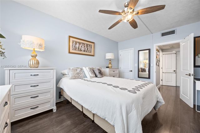 300 Bayview Dr 903, Sunny Isles Beach, FL 33160