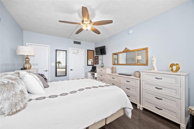 300 Bayview Dr 903, Sunny Isles Beach, FL 33160