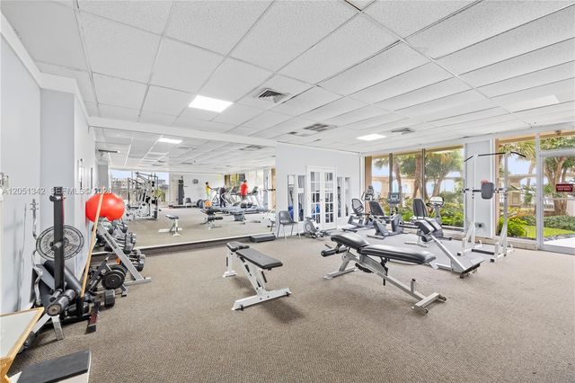300 Bayview Dr 903, Sunny Isles Beach, FL 33160