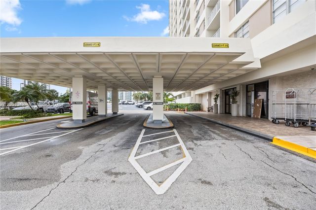 300 Bayview Dr 903, Sunny Isles Beach, FL 33160