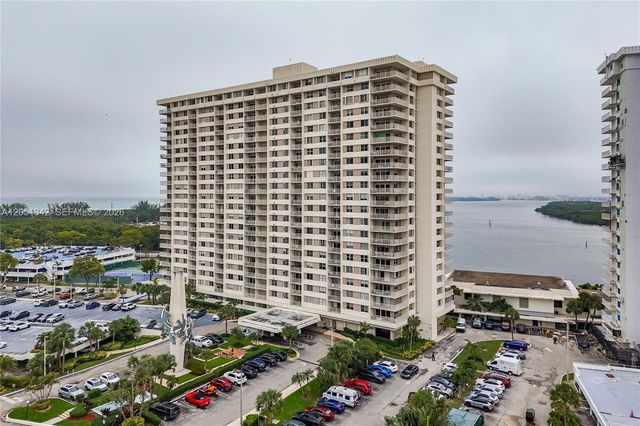 300 Bayview Dr 903, Sunny Isles Beach, FL 33160
