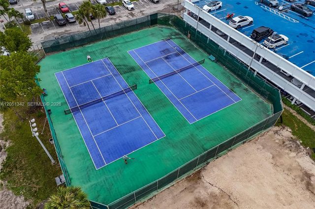 300 Bayview Dr 903, Sunny Isles Beach, FL 33160