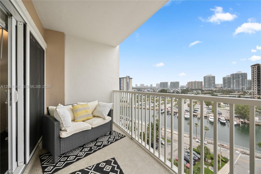 300 Bayview Dr 903, Sunny Isles Beach, FL 33160