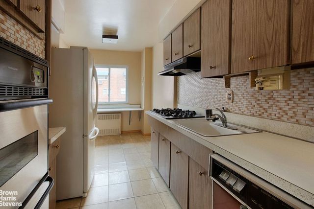 945 SCHENCK Avenue, New York City, NY 11207