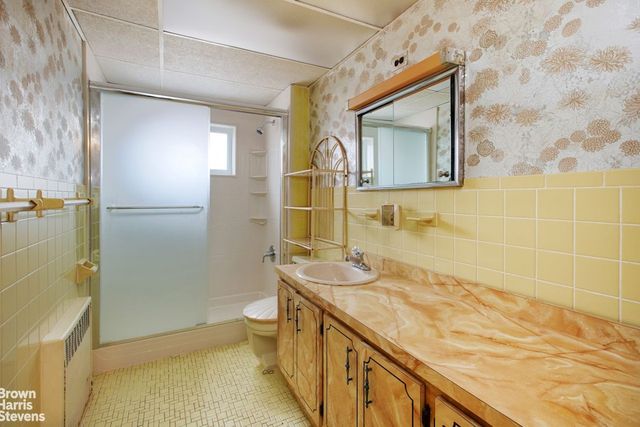 945 SCHENCK Avenue, New York City, NY 11207