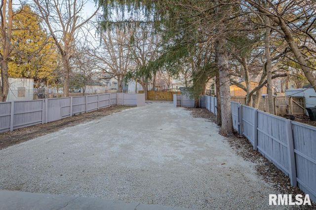 1916 N PEORIA Avenue, Peoria, IL 61603