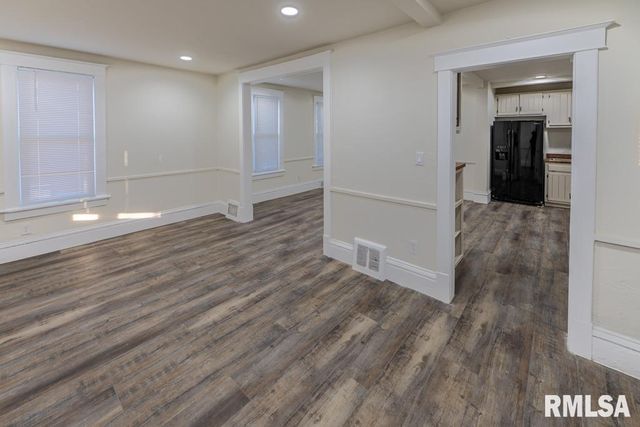 1916 N PEORIA Avenue, Peoria, IL 61603