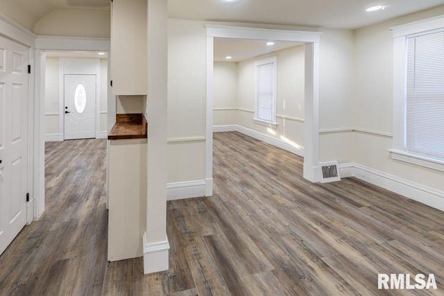 1916 N PEORIA Avenue, Peoria, IL 61603