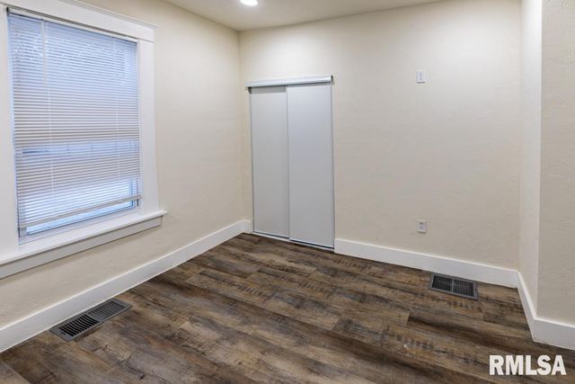 1916 N PEORIA Avenue, Peoria, IL 61603