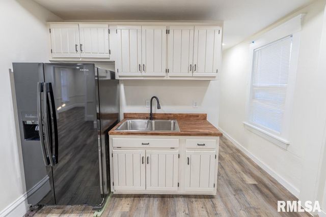 1916 N PEORIA Avenue, Peoria, IL 61603