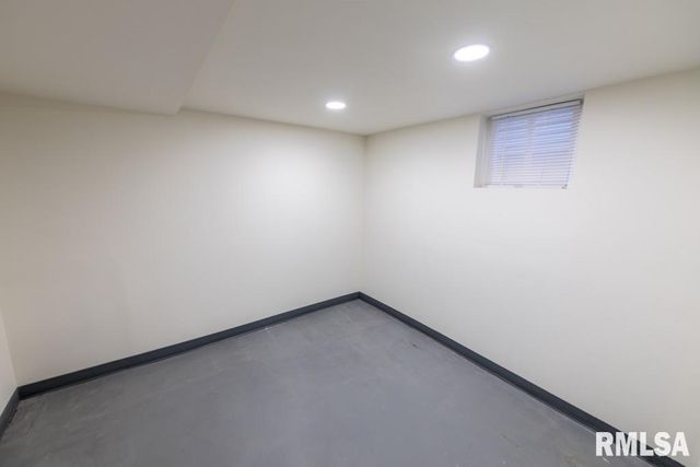 1916 N PEORIA Avenue, Peoria, IL 61603