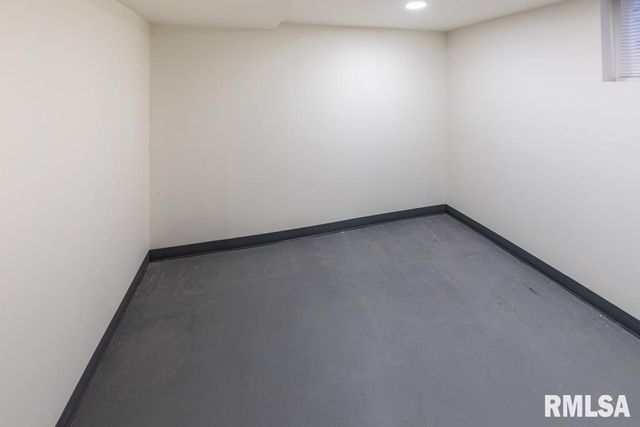 1916 N PEORIA Avenue, Peoria, IL 61603