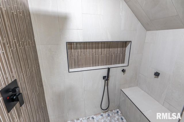 1916 N PEORIA Avenue, Peoria, IL 61603