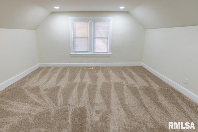 1916 N PEORIA Avenue, Peoria, IL 61603