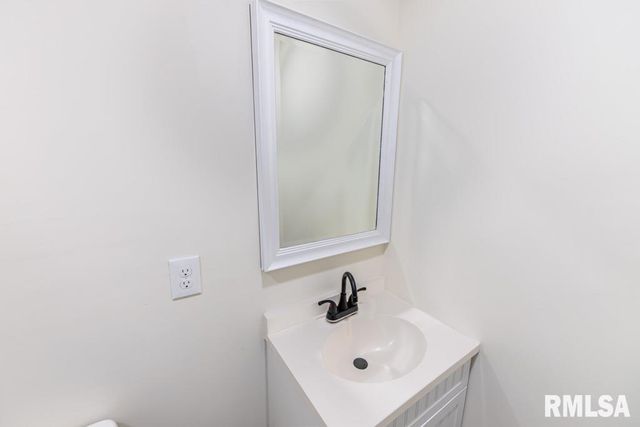 1916 N PEORIA Avenue, Peoria, IL 61603