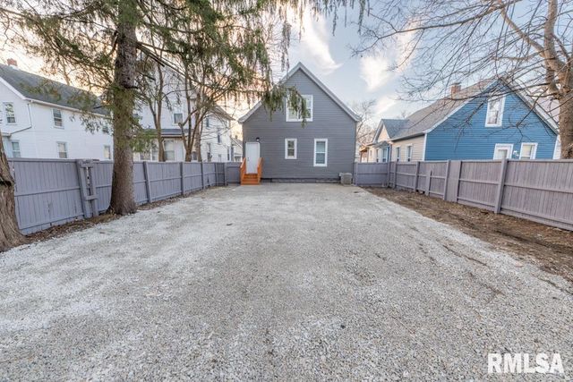 1916 N PEORIA Avenue, Peoria, IL 61603