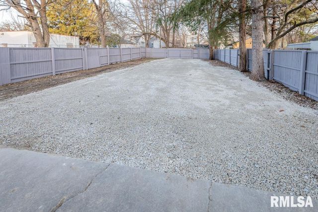 1916 N PEORIA Avenue, Peoria, IL 61603