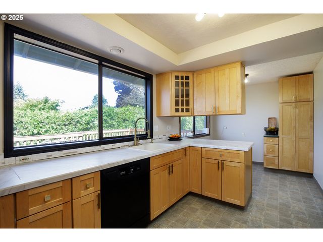 2307 Sw 24TH St, Gresham, OR 97080