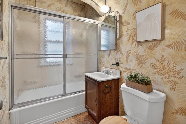 1262 Edgcumbe Road, Saint Paul, MN 55105