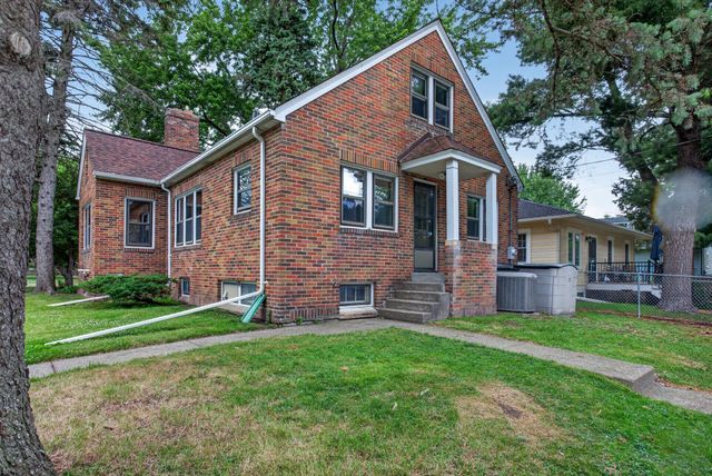 1262 Edgcumbe Road, Saint Paul, MN 55105