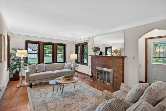 1262 Edgcumbe Road, Saint Paul, MN 55105
