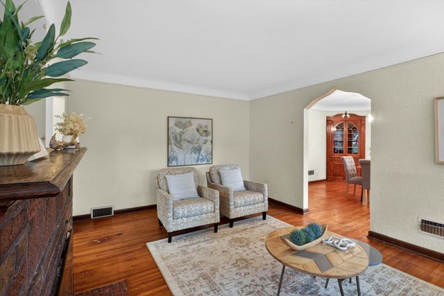 1262 Edgcumbe Road, Saint Paul, MN 55105