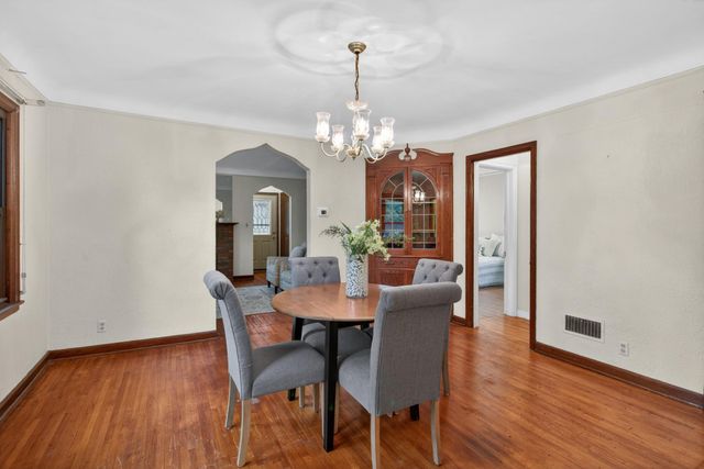 1262 Edgcumbe Road, Saint Paul, MN 55105