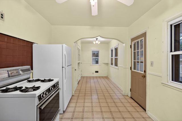 1262 Edgcumbe Road, Saint Paul, MN 55105
