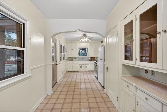 1262 Edgcumbe Road, Saint Paul, MN 55105