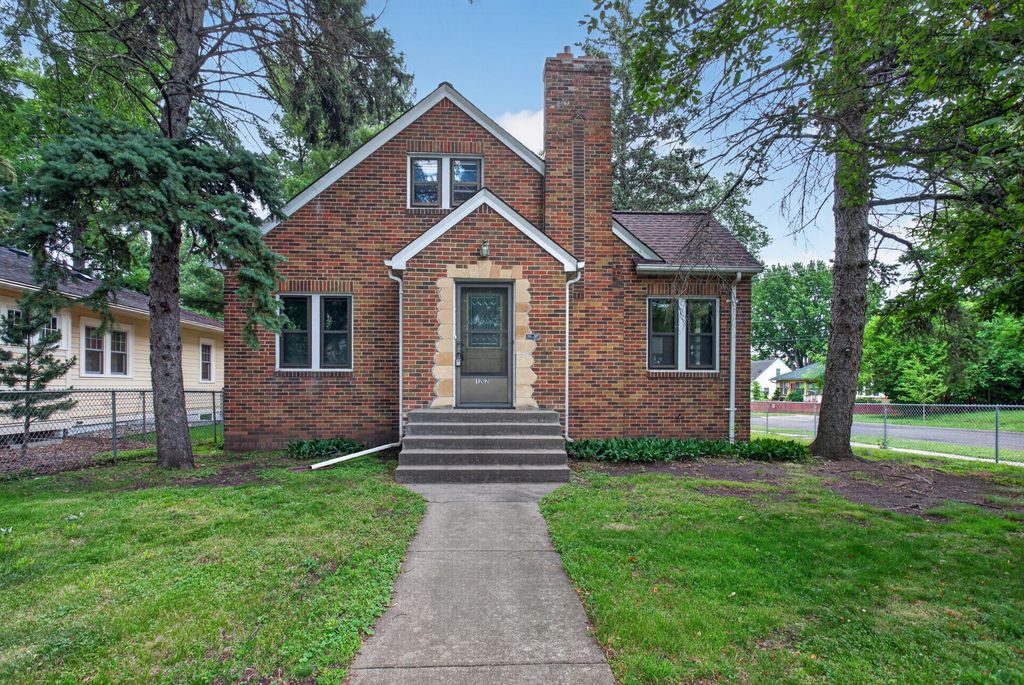 1262 Edgcumbe Road, Saint Paul, MN 55105