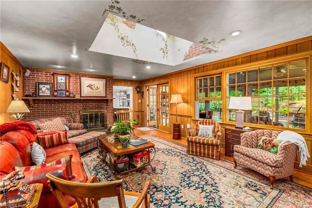 1039 Kenleigh Circle, Winston-salem, NC 27106