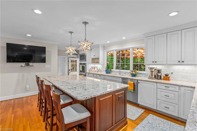 1039 Kenleigh Circle, Winston-salem, NC 27106