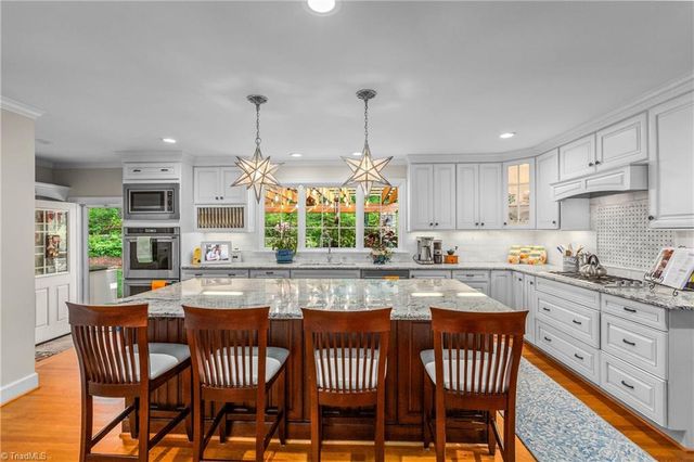 1039 Kenleigh Circle, Winston-salem, NC 27106