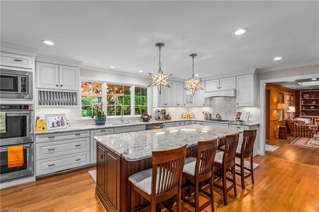 1039 Kenleigh Circle, Winston-salem, NC 27106