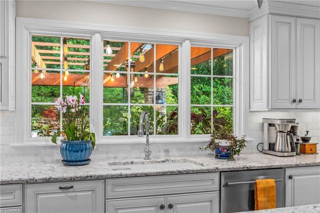 1039 Kenleigh Circle, Winston-salem, NC 27106