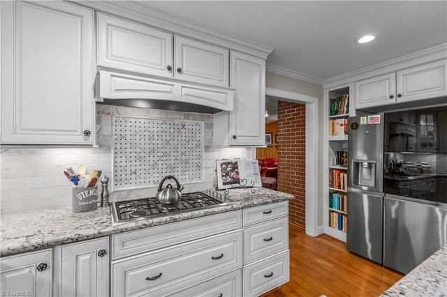 1039 Kenleigh Circle, Winston-salem, NC 27106