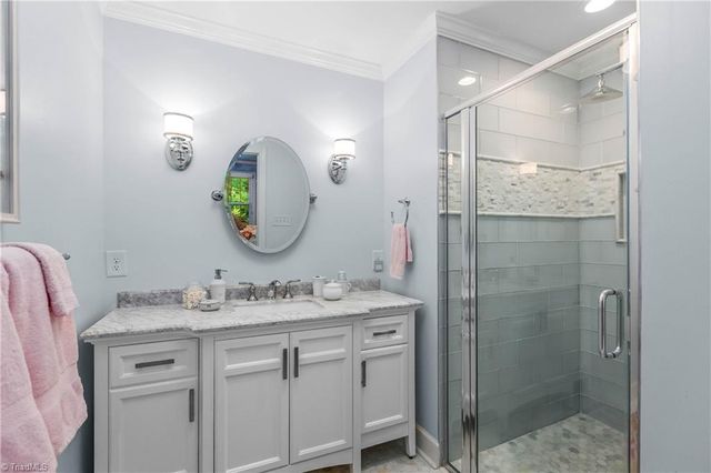 1039 Kenleigh Circle, Winston-salem, NC 27106